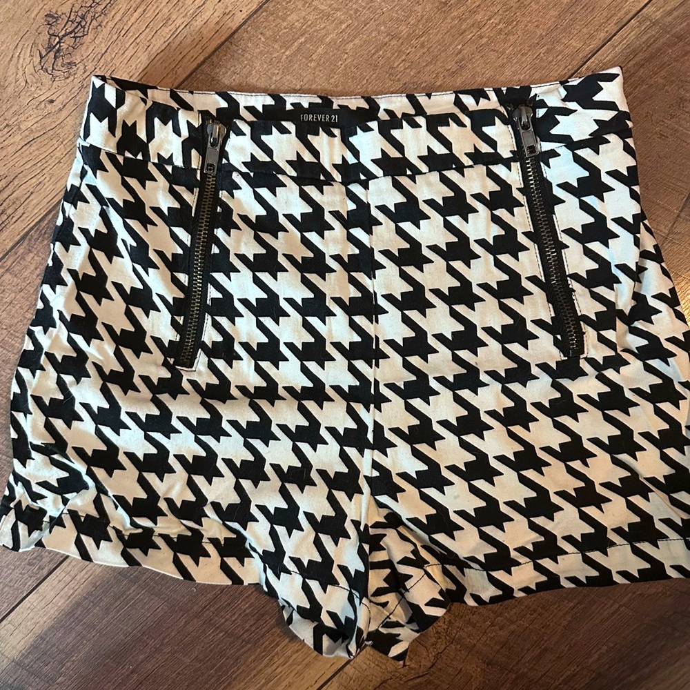 FOREVER 21 XS HIGHRISE SHORTS 🔥